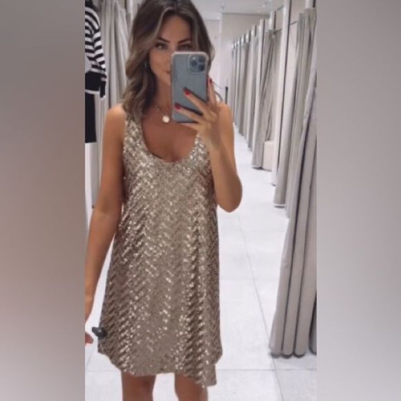 ZARA NWT WOMAN SEQUIN KNIT MINI DRESS GOLDEN SMALL 3920/106/220/000 - Picture 3 of 6